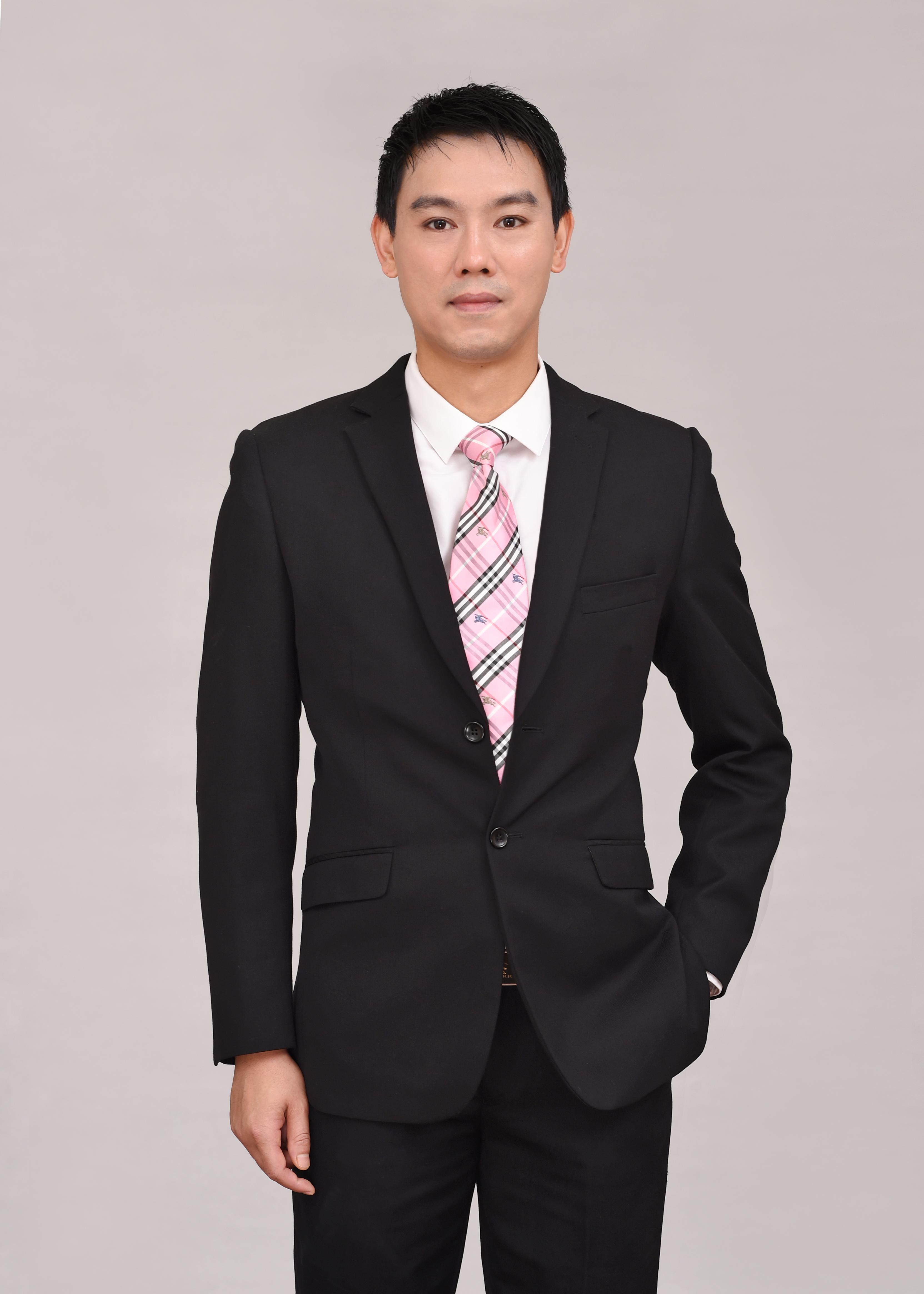 岳赣暖 UI/UX设计总监